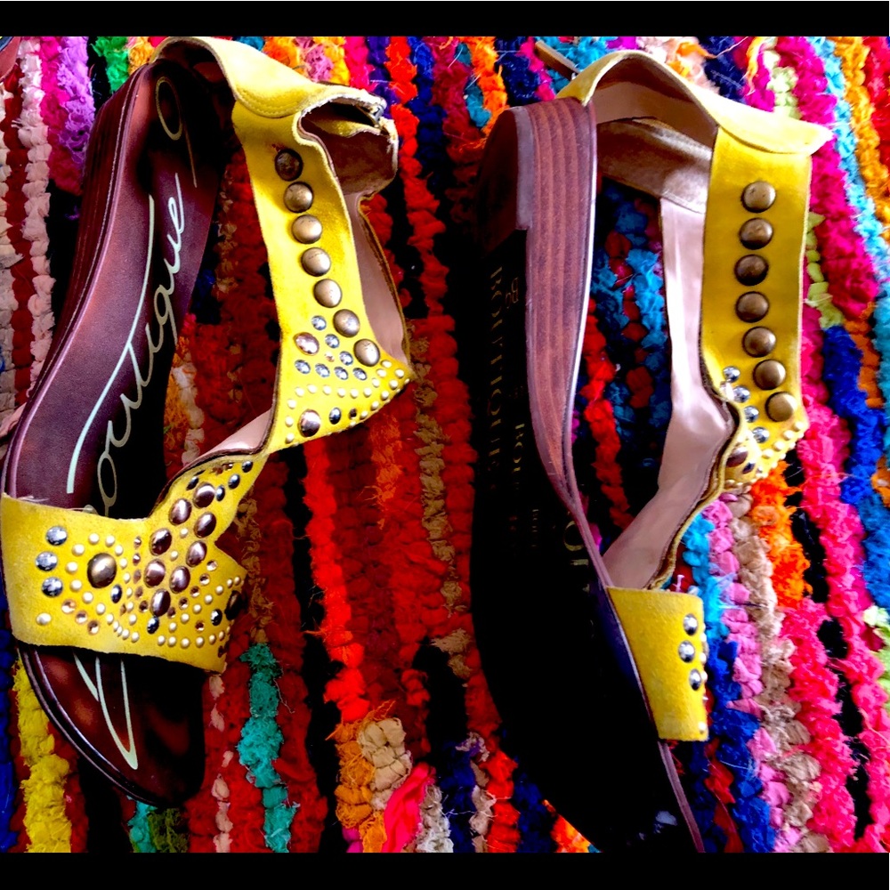 Boutique Zipper Sandals